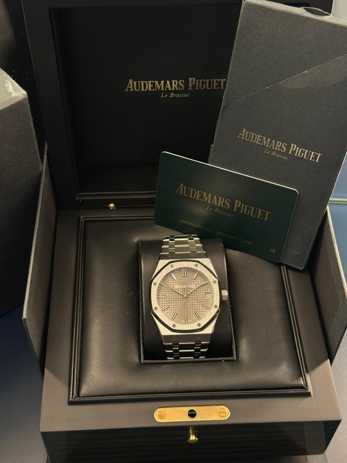 Royal Oak Stainless Steel Grey Dial - 15500ST.OO.1220ST.02