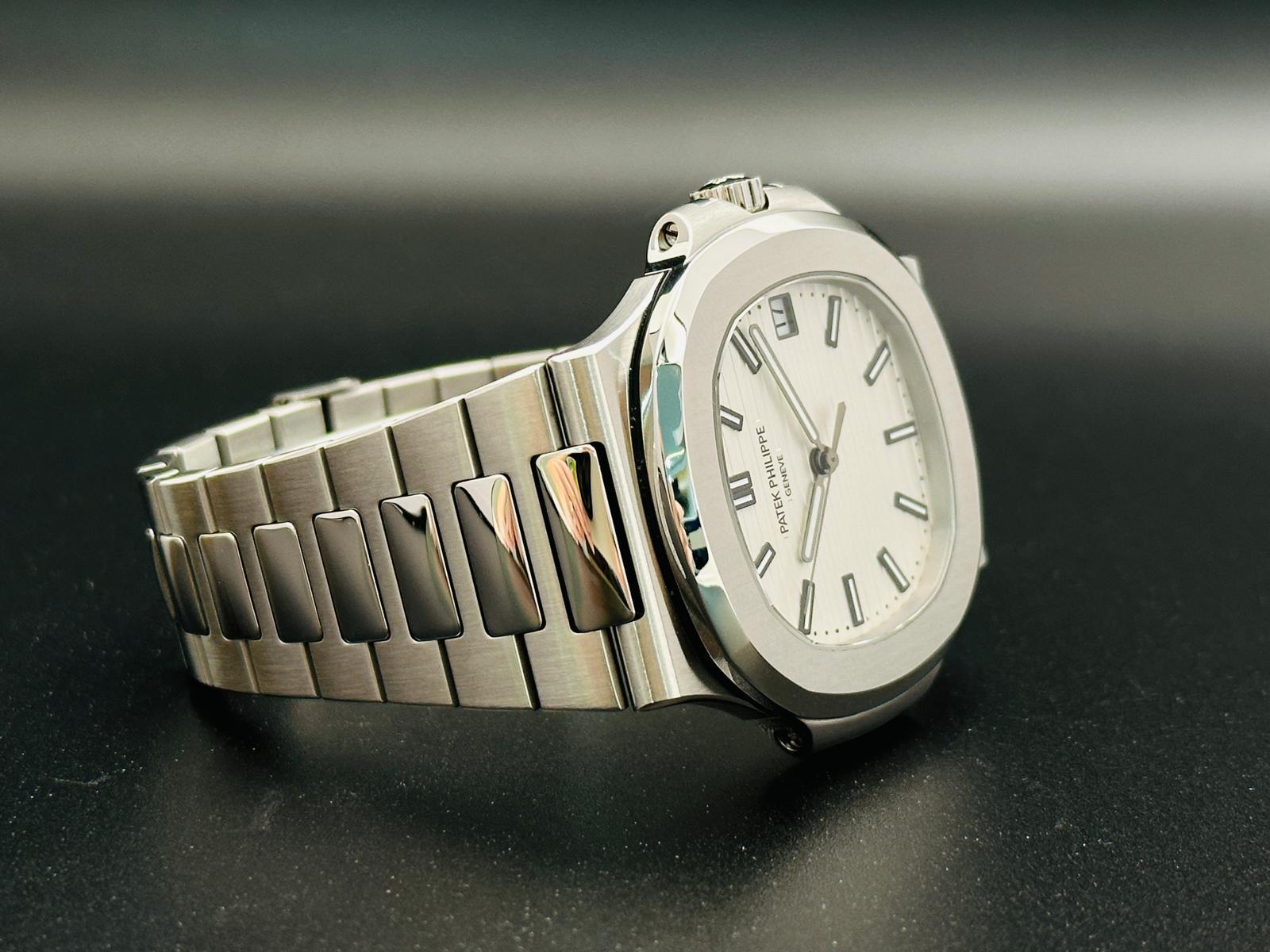 Nautilus White Dial Stainless Steel - 5711/1A-001