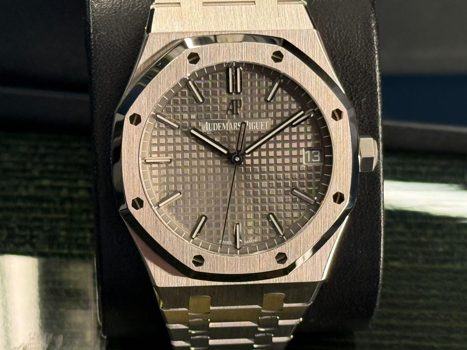 Royal Oak Stainless Steel Grey Dial - 15500ST.OO.1220ST.02