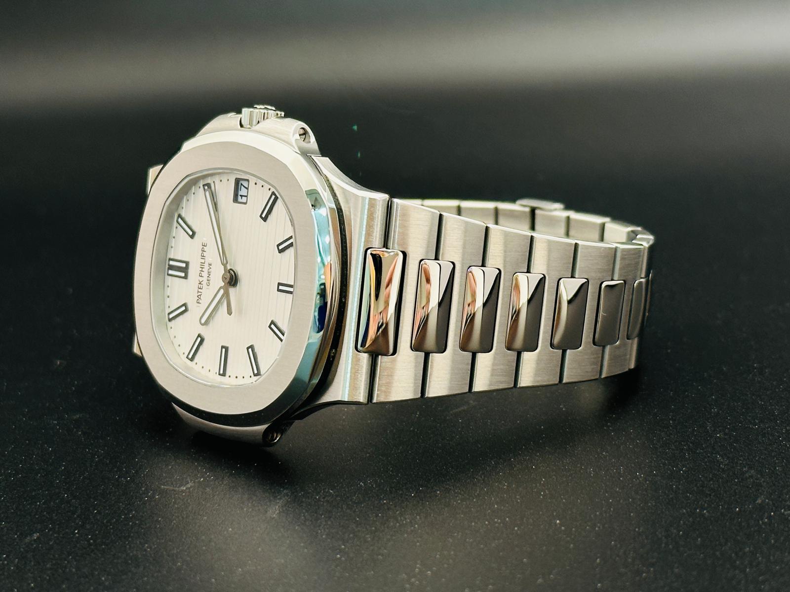 Nautilus White Dial Stainless Steel - 5711/1A-001