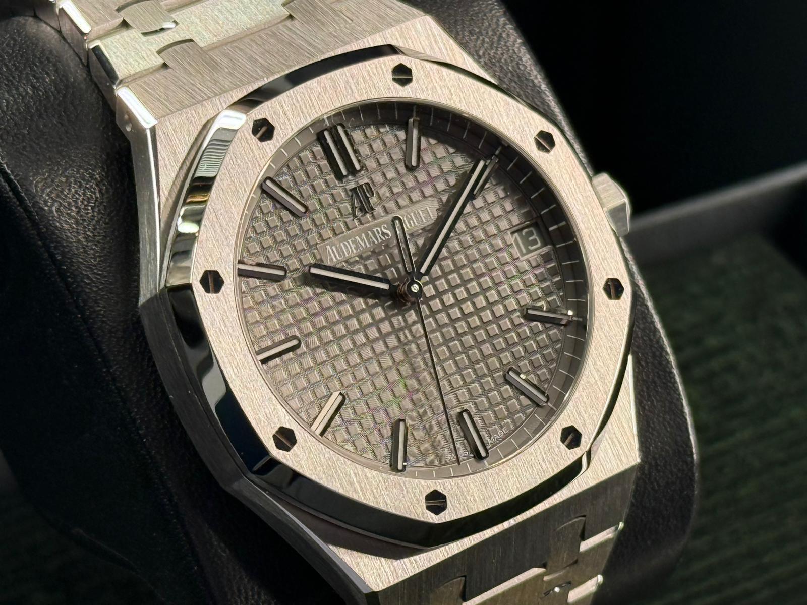 Royal Oak Stainless Steel Grey Dial - 15500ST.OO.1220ST.02