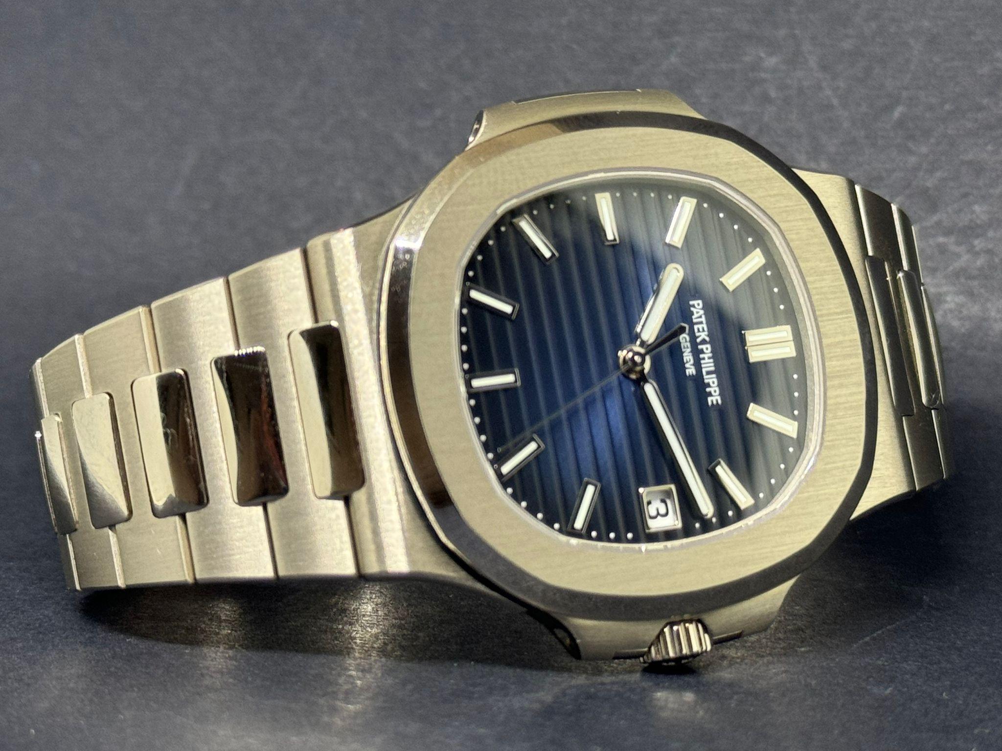 Nautilus White Gold  Blue Dial - 5811/1G-001