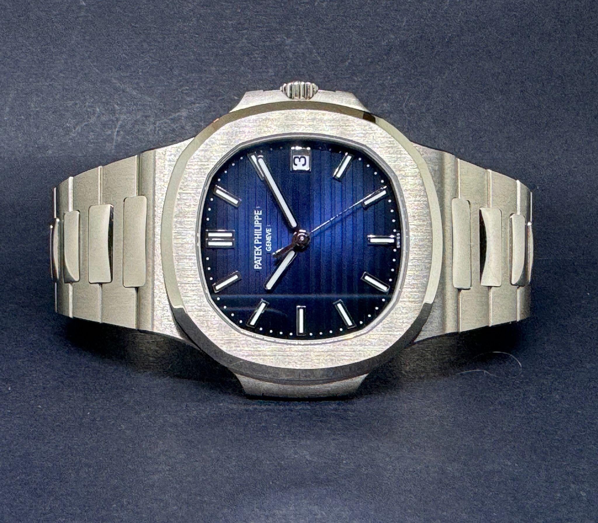 Nautilus White Gold  Blue Dial - 5811/1G-001