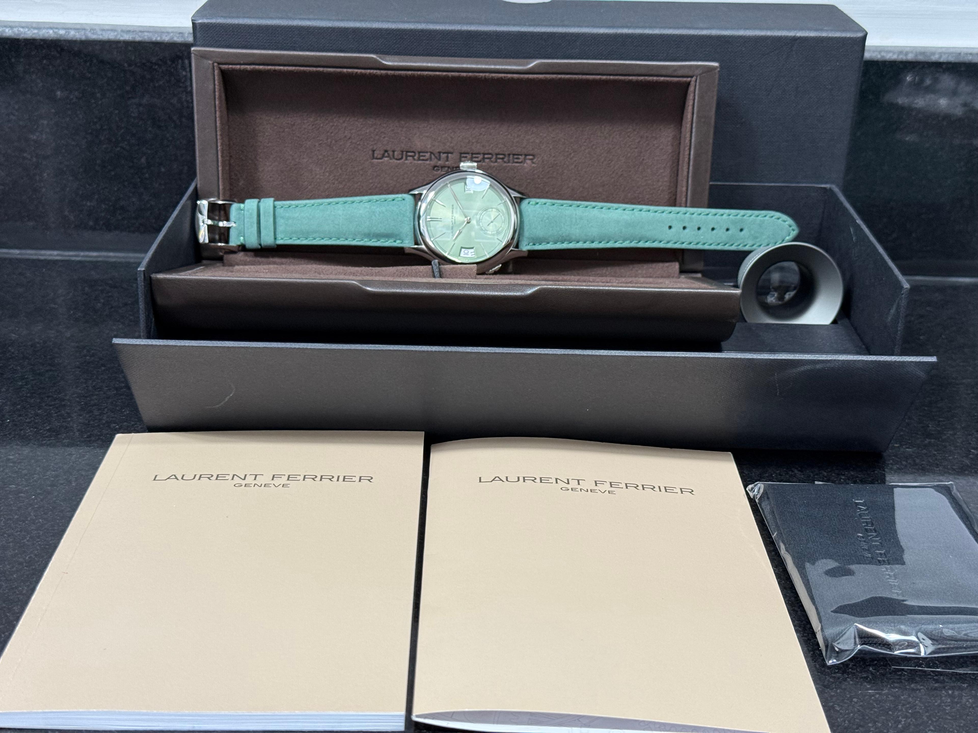 Classic Traveller "Serie Atelier III" Green Dial Titanium - LF 230.02