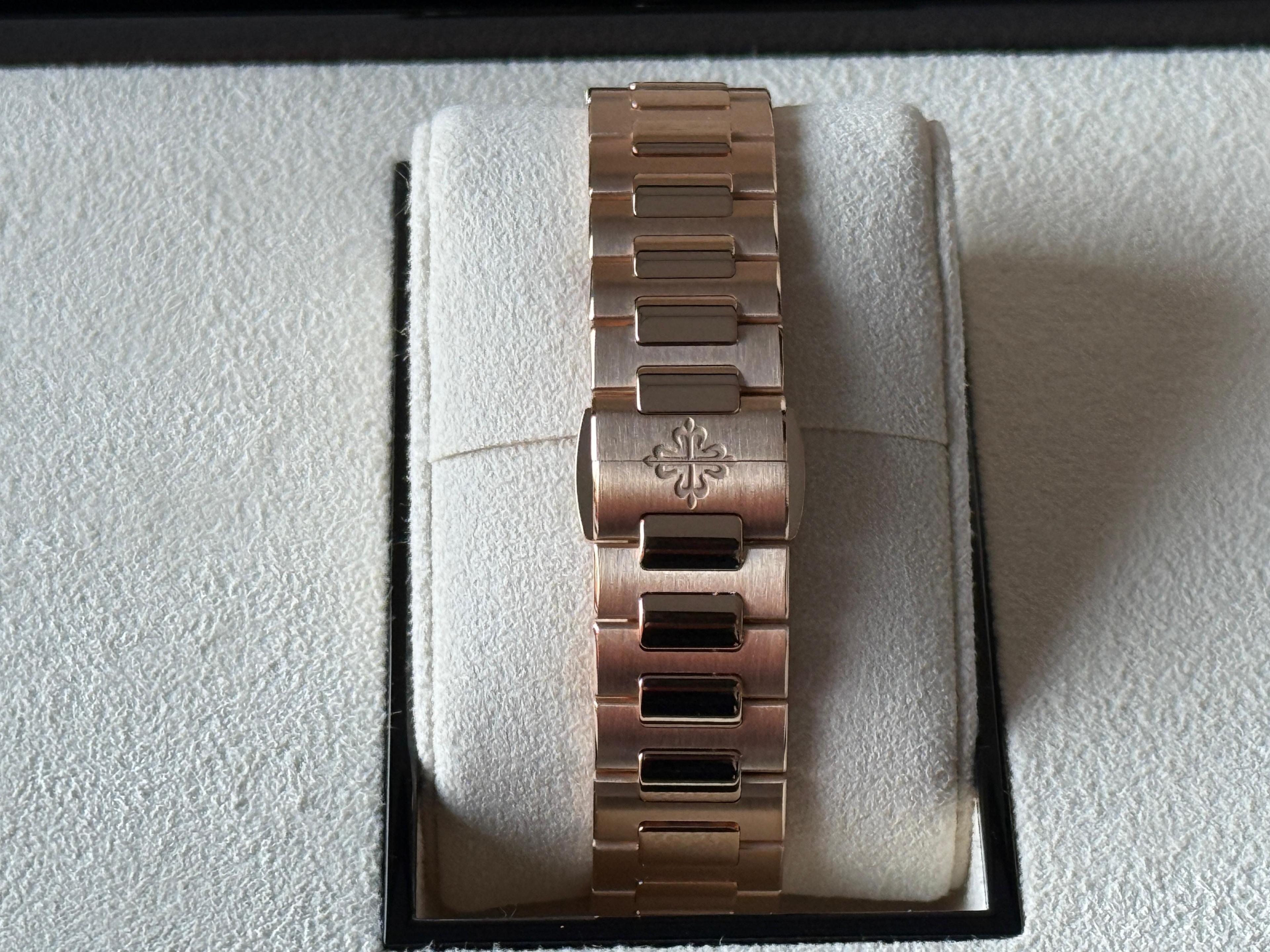 Nautilus Rose Gold Silver Dial - 7118/1200R-001