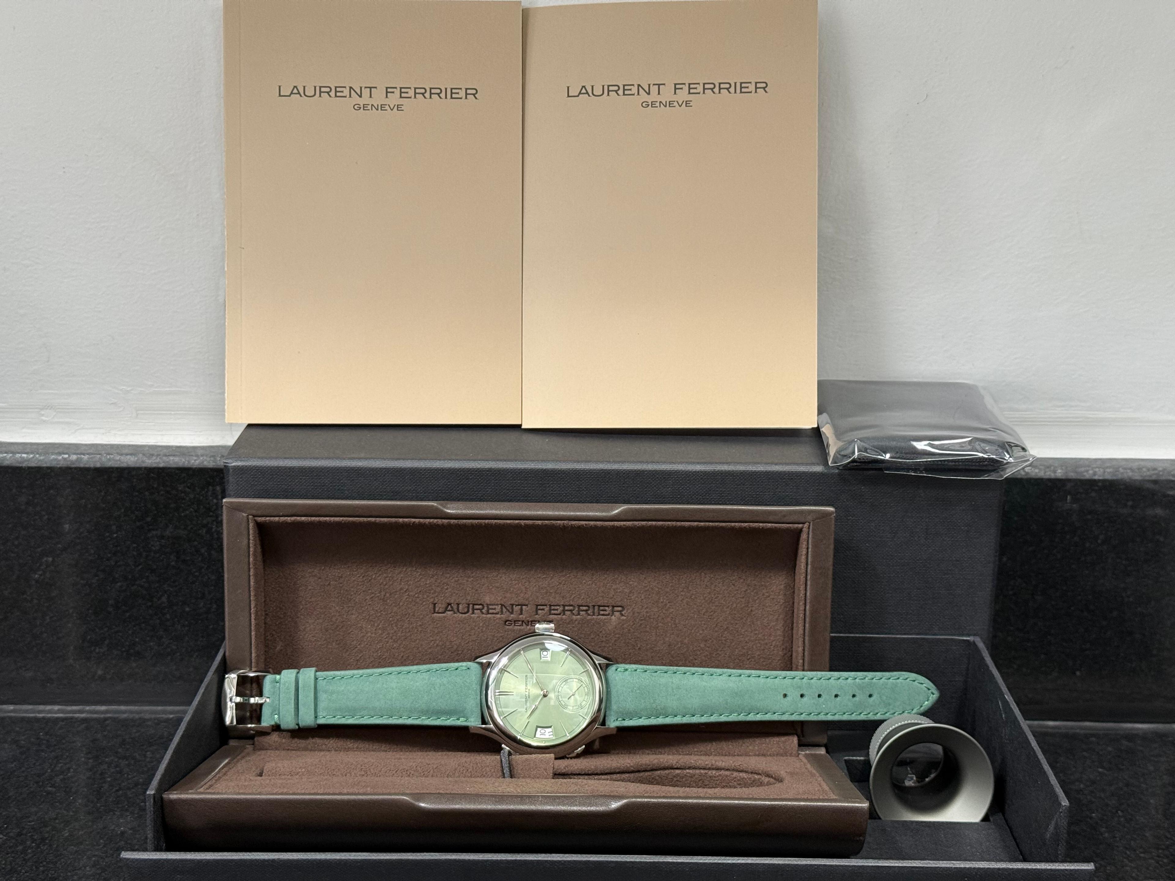 Classic Traveller "Serie Atelier III" Green Dial Titanium - LF 230.02