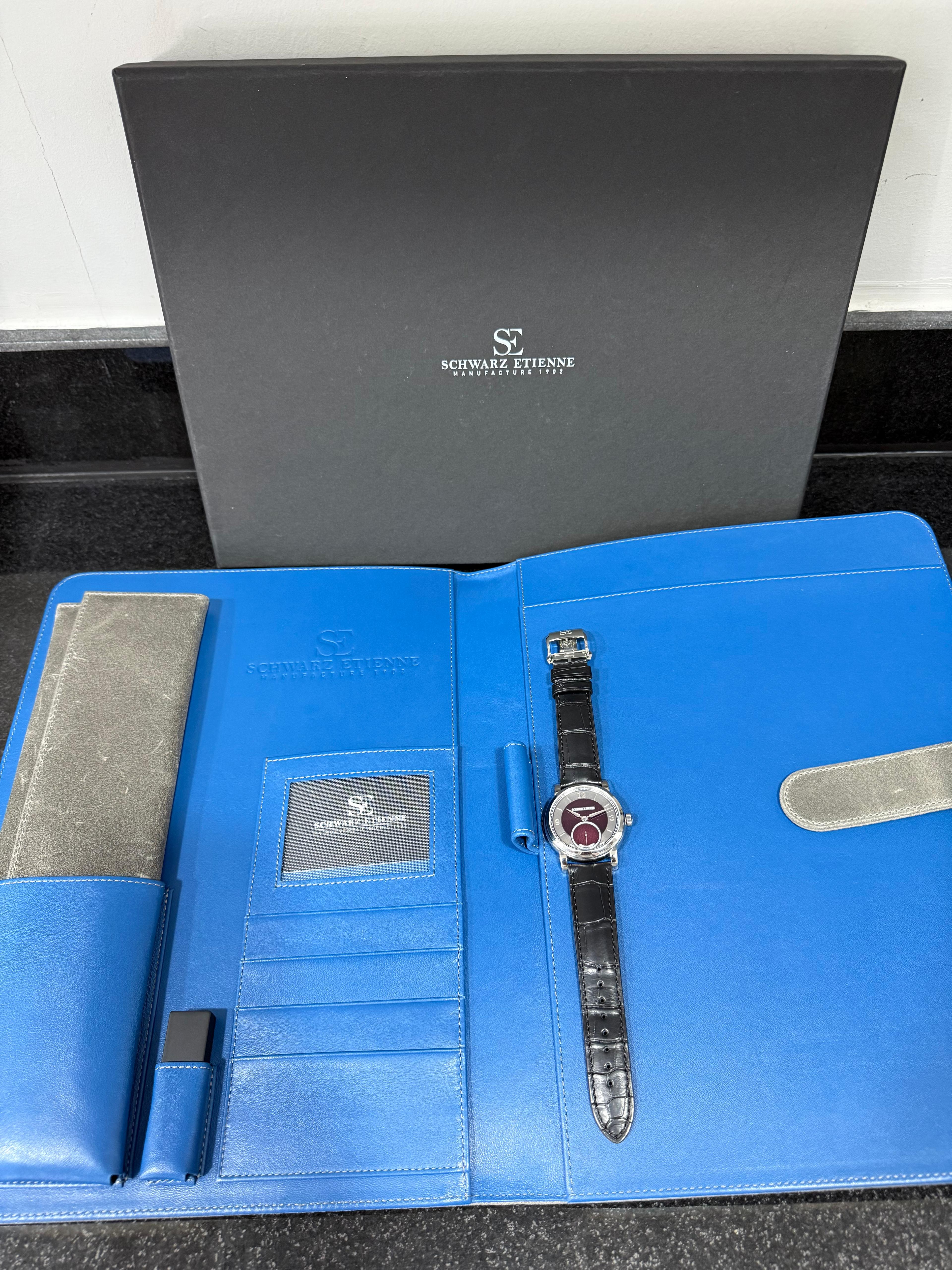 Unique Piece Steel Red Dial - WRO