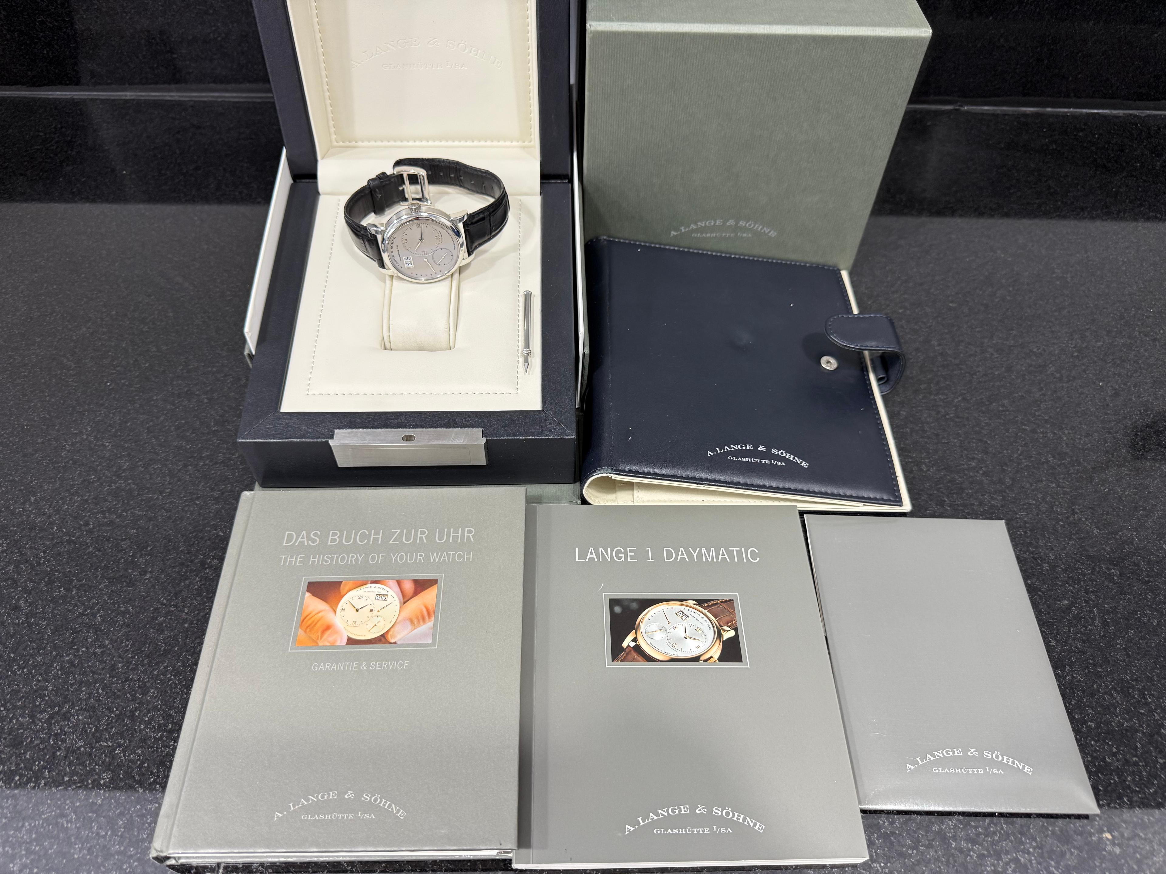 Lange 1 Daymatic Platinum - 320.025