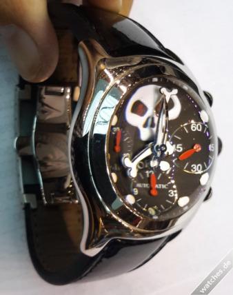 STOLEN WATCH Corum 285.140.20 watches 3