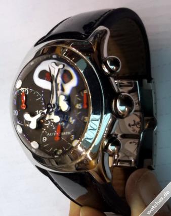 STOLEN WATCH Corum 285.140.20 watches 4
